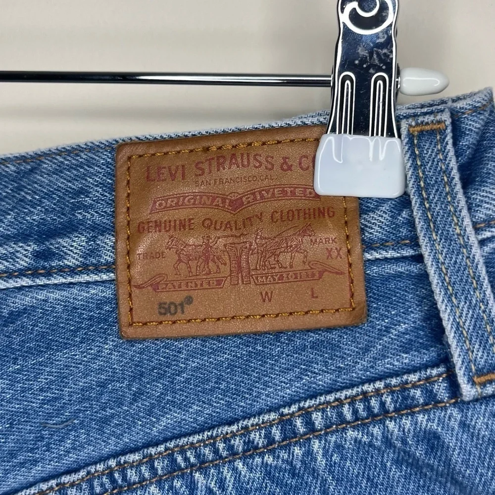 LEVI’S 501 Distressed Light Wash Blue Jean High Waisted Cutoff Summer Shorts